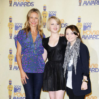 Cameron Diaz, Sofia Vassilieva, Abigail Breslin in 18th Annual MTV Movie Awards - Press Room