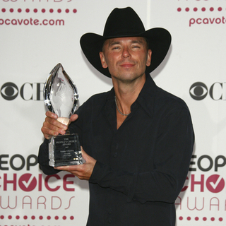 Kenny Chesney in The 33rd Annual People's Choice Awards - Press Room