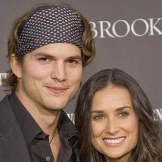 Demi Moore, Ashton Kutcher in Mr. Brooks Los Angeles Premiere