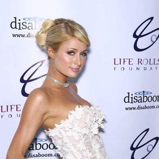 Paris Hilton in 4th Annual Night By the Ocean, tp Celebrate Spinal Cord Injury Awareness