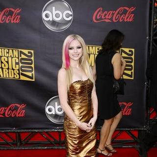 Avril Lavigne in 2007 American Music Awards - Red Carpet