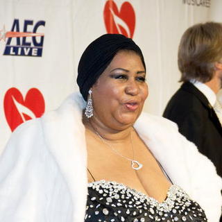 Aretha Franklin in 2008 Musicares Person of the Year Benefit - Arivals