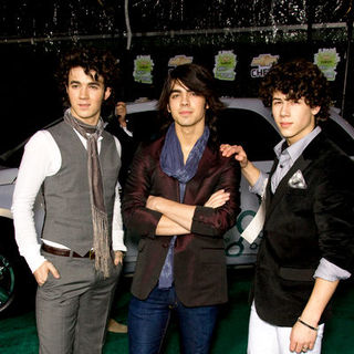 Jonas Brothers in Chevy Rocks the Future