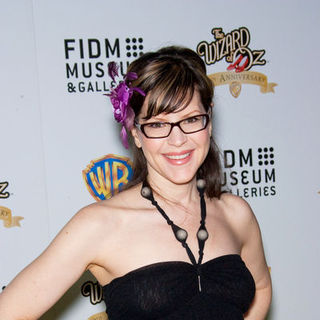 Lisa Loeb in The Wizard of OZ Exhibition Opening Night Gala - Arrivals