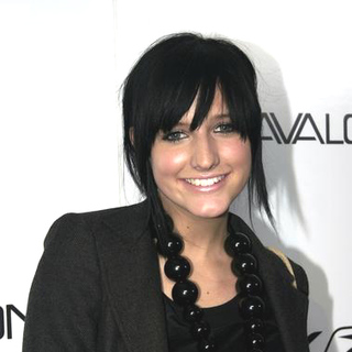 Ashlee Simpson in Tsunami Benefit Concert - Red Carpet