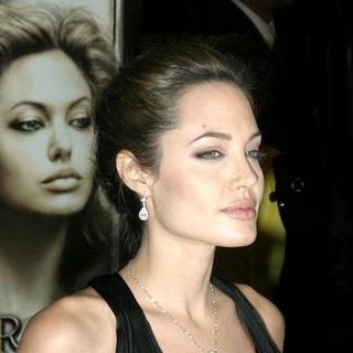 Angelina Jolie in Alexander World Premiere in Los Angeles