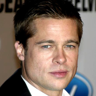 Brad Pitt in Ocean's Twelve Los Angeles Premiere - Arrivals