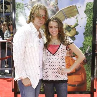 Billy Ray Cyrus, Destiny Cyrus in Over The Hedge Los Angeles Premiere