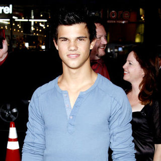 Taylor Lautner in "Max Payne" Hollywood Premiere - Arrivals