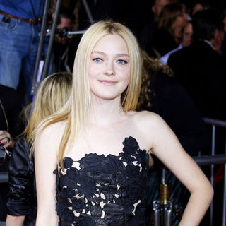 Dakota Fanning in "The Twilight Saga's New Moon" Los Angeles Premiere- Arrivals