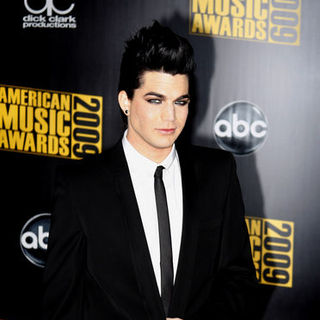 Adam Lambert in 2009 American Music Awards - Arrivals