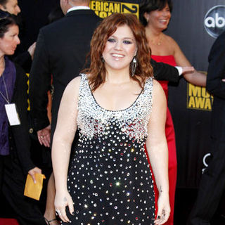 Kelly Clarkson in 2009 American Music Awards - Arrivals