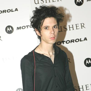 Nick Zinner in MTV VMA 2004 Usher Post Party