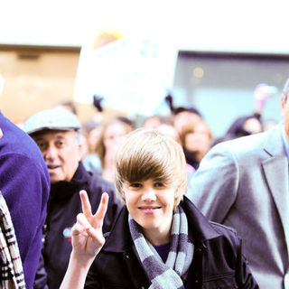 Justin Bieber in Justin Bieber in Concert on NBC's "Today Show" - October 12, 2009