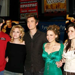 Chad Michael Murray, Sophia Bush, Tyler Hilton, James Lafferty, Hilarie Burton, Bethany Joy Galeotti in Cast Of One Tree Hill Special Appearance At F.Y.E.