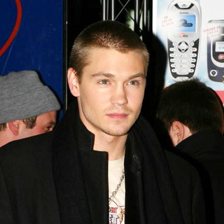 Chad Michael Murray in Cast Of One Tree Hill Special Appearance At F.Y.E.