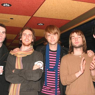 Maroon 5 in Z100 Jingle Ball 2004