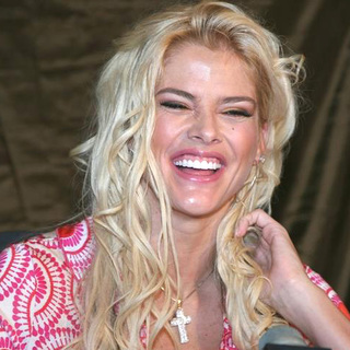 Anna Nicole Smith in Anna Nicole Smith Kicks Off The Re-launch of The National Enquirer