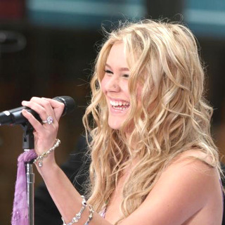 Joss Stone Performs on the 2005 Today Show Summer Concert Series