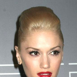 Gwen Stefani in Olympus Fashion Week Spring 2006 - PSP Designer Accessories - Show and Arrivals