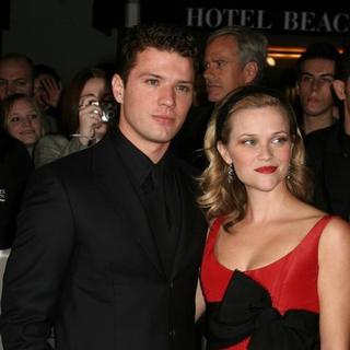 Reese Witherspoon, Ryan Phillippe in Walk The Line New York Premiere - Arrivals