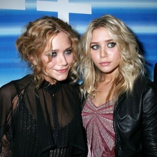 Ashley Olsen, Mary-Kate Olsen in Olympus Fashion Week Fall 2006 - Badgley Mischka Backstage