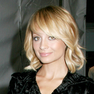 Nicole Richie in Olympus Fashion Week Fall 2006 - Oscar de la Renta Backstage