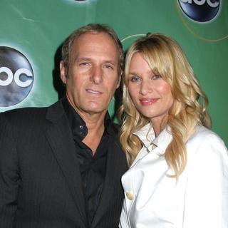 Nicollette Sheridan, Michael Bolton in 2006 ABC Upfront Presentation - Arrivals