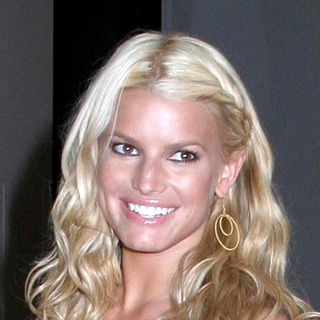 Jessica Simpson Arrives at MTV's TRL - 07-19-2006