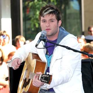 Blake Lewis in American Idol Jordin and Blake Perform in NBC's Today Show Toyota Concert Series