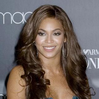 Beyonce Knowles in Beyonce Launches Emporio Armani Diamonds Fragrance