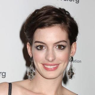 Anne Hathaway in The Christopher and Dana Reeve Foundation - A Magical Evening - Red Carpet