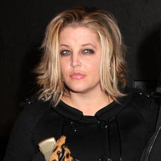 Lisa Marie Presley in The Lunchbox Auction Benefiting Food Bank for NYC and the Lunchbox Fund - December 6, 2007