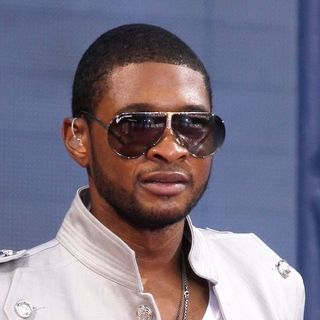 Usher Performs on ABC's "Good Morning America" at Bryant Park in New York on May 30, 2008