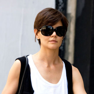 Katie Holmes in Katie Holmes Arriving at Broadway Play Rehearsals in Manhattan on August 24, 2008