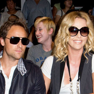 Charlize Theron, Stuart Townsend in Mercedes-Benz Fashion Week Spring 2009 - Rag & Bone - Front Row