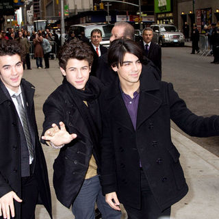 Jonas Brothers in The Late Show with David Letterman - February 12, 2009 - Arrivals