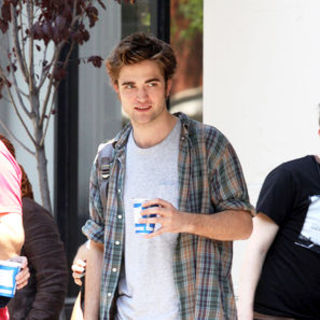 Robert Pattinson in "Remember Me" Movie Filming on Location in New York on June 15, 2009