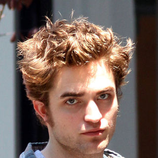 Robert Pattinson in "Remember Me" Movie Filming on Location in New York on June 15, 2009