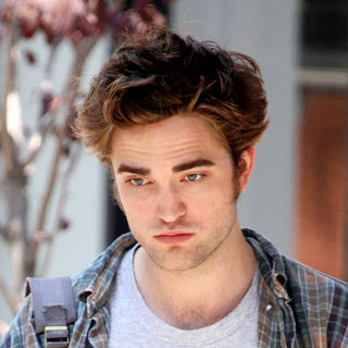 Robert Pattinson in "Remember Me" Movie Filming on Location in New York on June 15, 2009