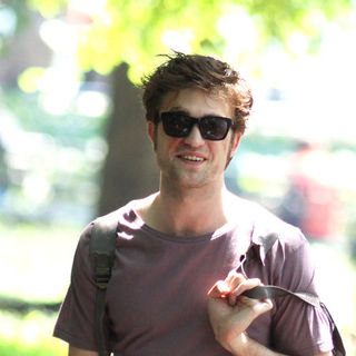 Robert Pattinson Filming "Remember Me" in Central Park on June 30, 2009