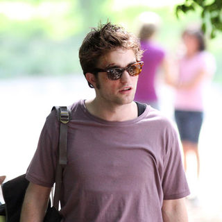 Robert Pattinson in Robert Pattinson Filming "Remember Me" in Central Park on June 30, 2009