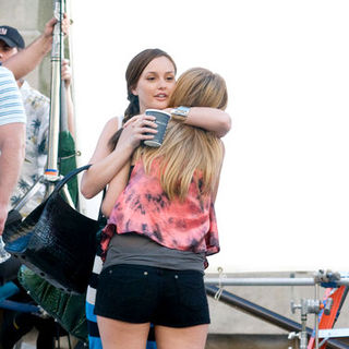 Leighton Meester, Blake Lively in "Gossip Girls" Filming at the New York Metropolitan Museum of Art on July 13, 2009