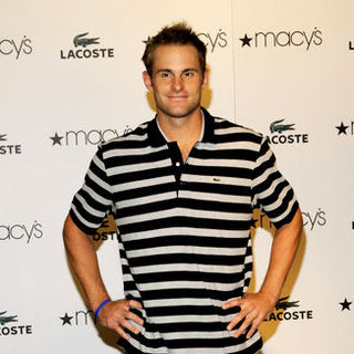 Andy Roddick in Tennis Superstar Andy Roddick at Macy's for Lacoste's 75th Anniversary - August 21, 2008