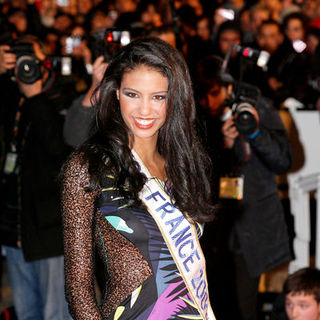 Chloe Mortaud in NRJ Music Awards 2009 - Arrivals