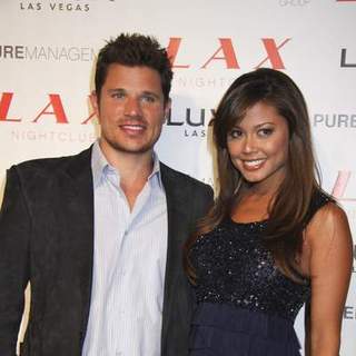 Nick Lachey, Vanessa Minnillo in Nick Lachey and Vanessa Minnillo Birthday Celebration at Lax Nightclub in Las Vegas