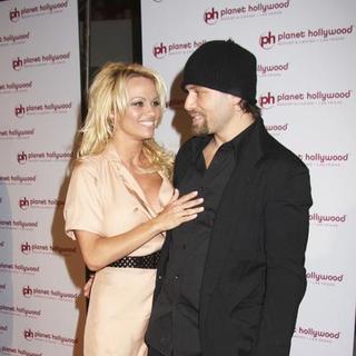 Pamela Anderson, Rick Salomon in Planet Hollywood Resort and Casino Grand Opening - Day 2