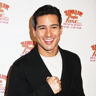 Mario Lopez in Hawaiian Tropic Zone Heats Up Las Vegas Strip