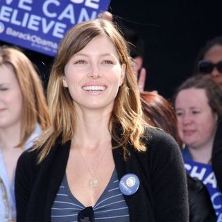 Justin Timberlake and Jessica Biel Speak at a Barack Obama Rally at the Clark County Amphitheater