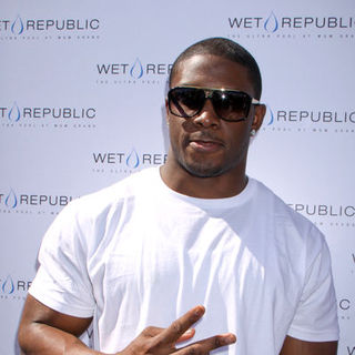 Reggie Bush in Kim Kardashian Splashes in the Pool Season at Wet Republic in Las Vegas on March 28, 2009